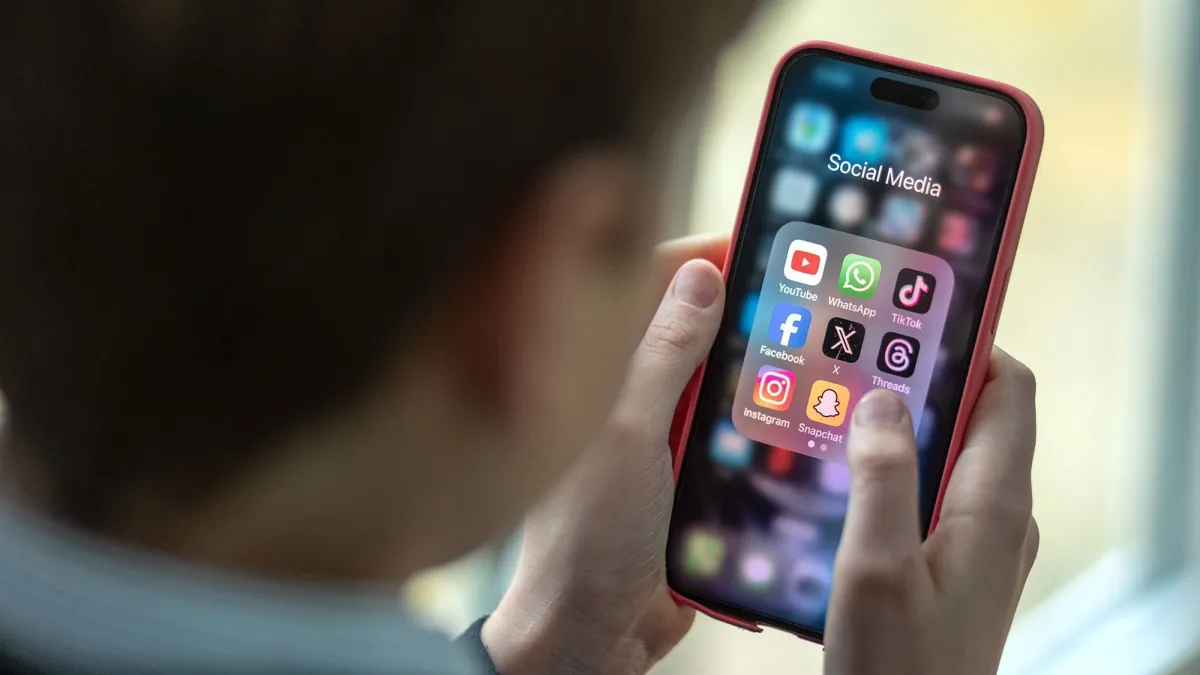A Infância Digital em Debate: O PL que Desafia o Vazio Regulatório das Redes Sociais