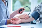 Pressão 12 por 8” virou pré-hipertensão: o que fazer antes dos remédios?